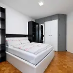 Casa Vitter - With Garage, Merano