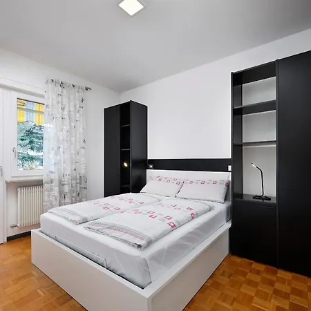 Casa Vitter - With Garage, شقة ميرانو