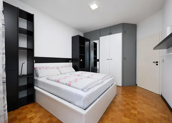 Casa Vitter - With Garage, ميرانو